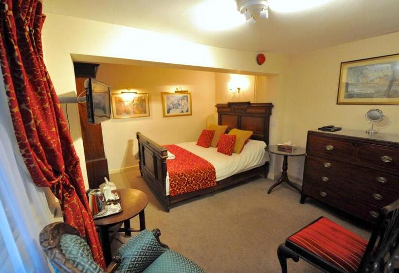 هتل The Greyhound Coaching Inn