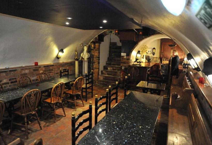 هتل The Greyhound Coaching Inn