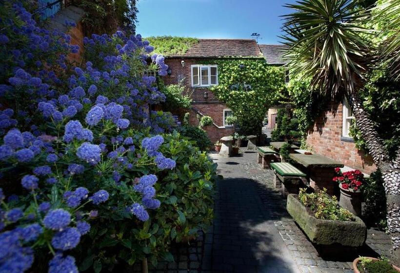 هتل The Greyhound Coaching Inn