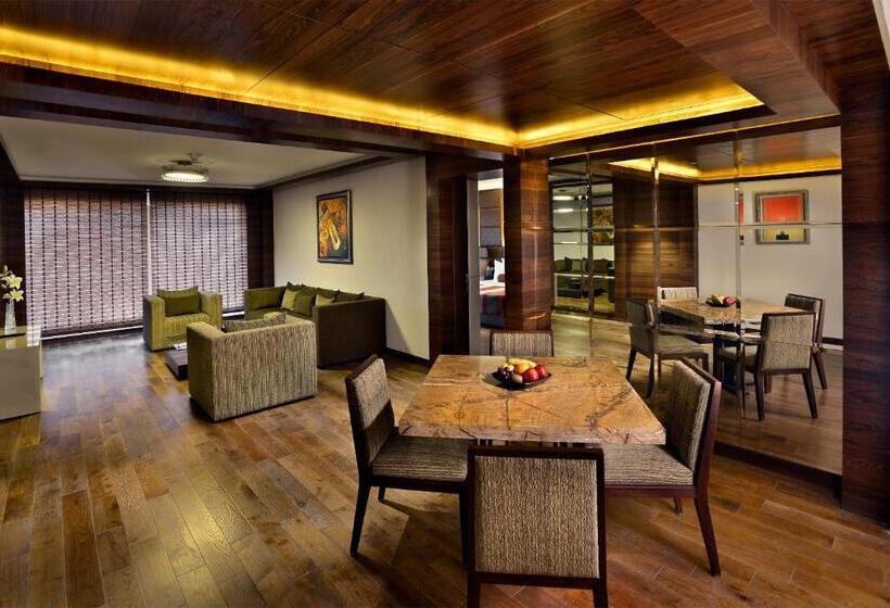 Отель The Lalit Chandigarh