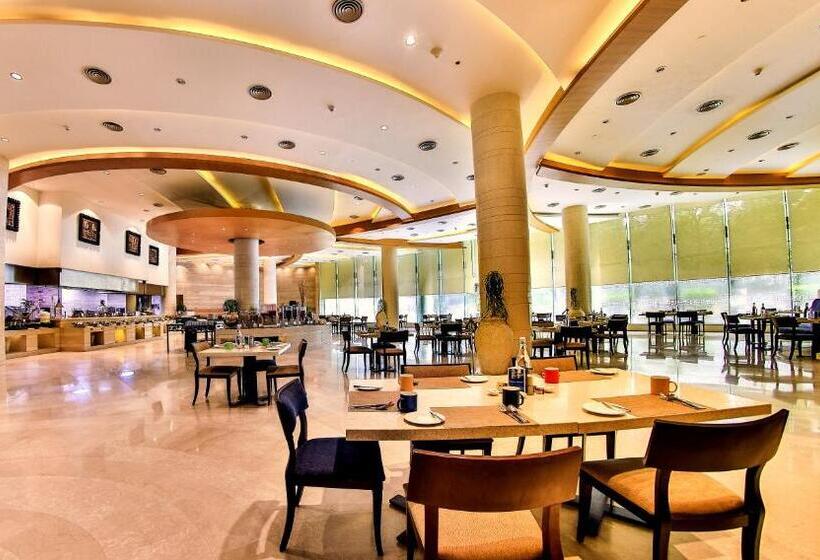 Отель The Lalit Chandigarh