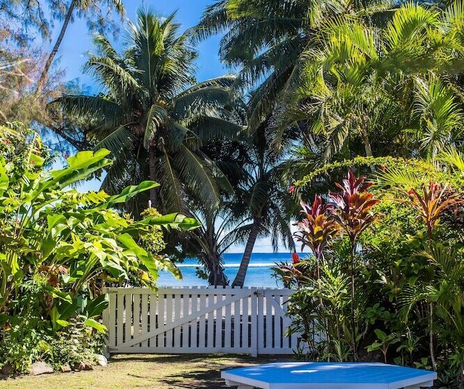 استراحتگاه The Black Pearl Beach Side Apartments