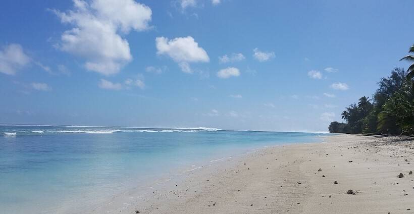 استراحتگاه The Black Pearl Beach Side Apartments