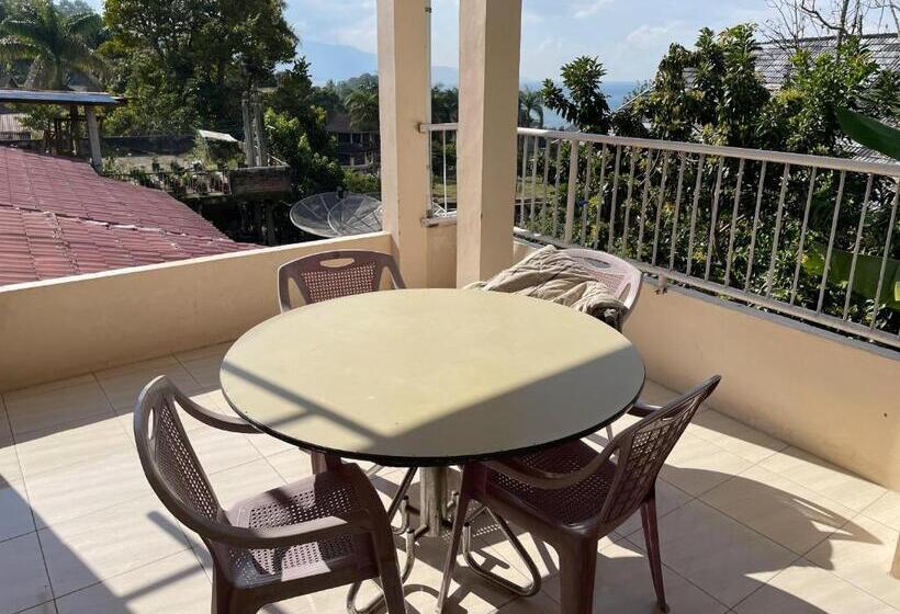 هتل Valencia Homestay Redpartner