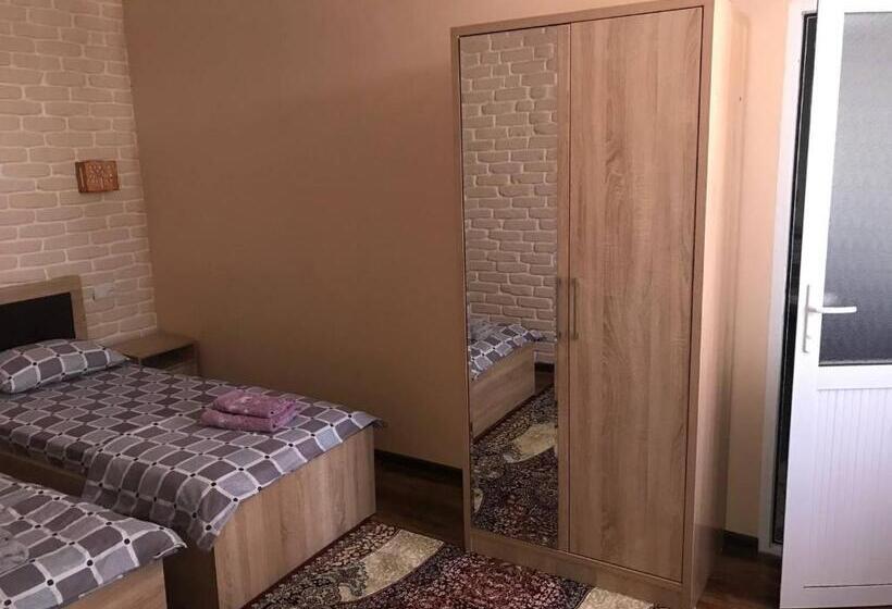 بنسيون Sitora Star Guest House