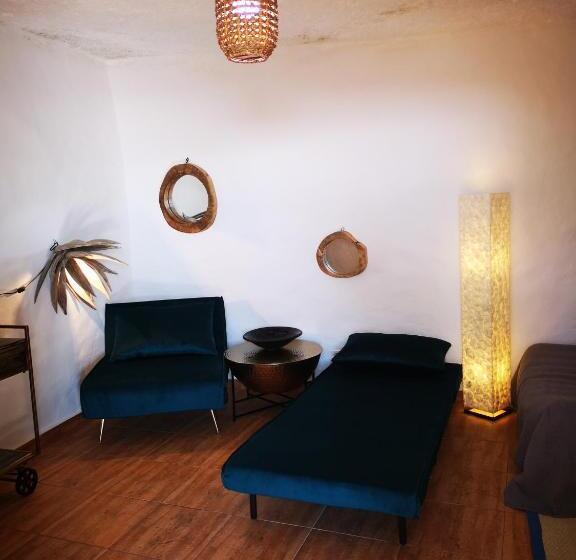 پانسیون Suite Zen Y Cueva Refugio