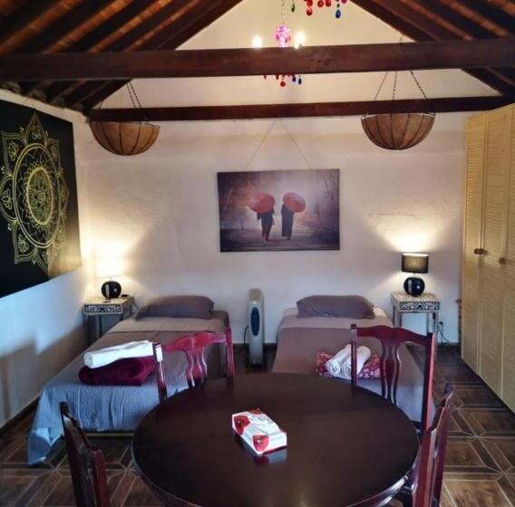 پانسیون Suite Zen Y Cueva Refugio