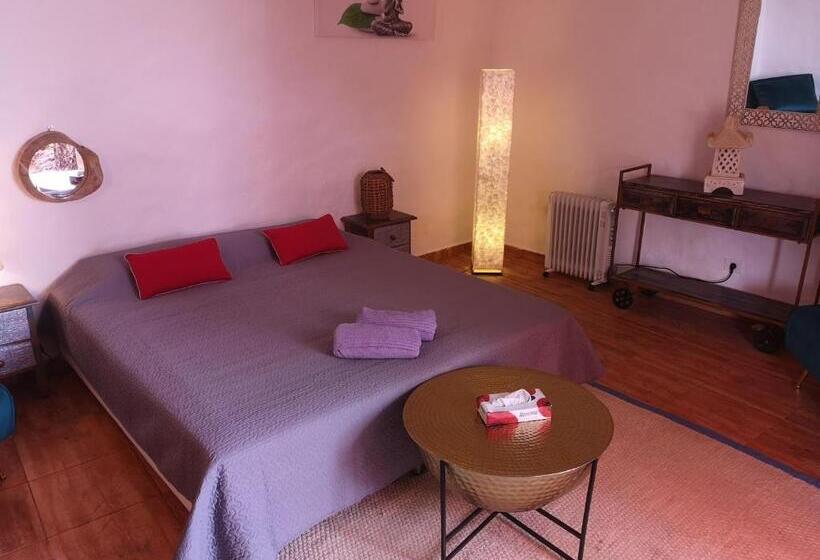 پانسیون Suite Zen Y Cueva Refugio
