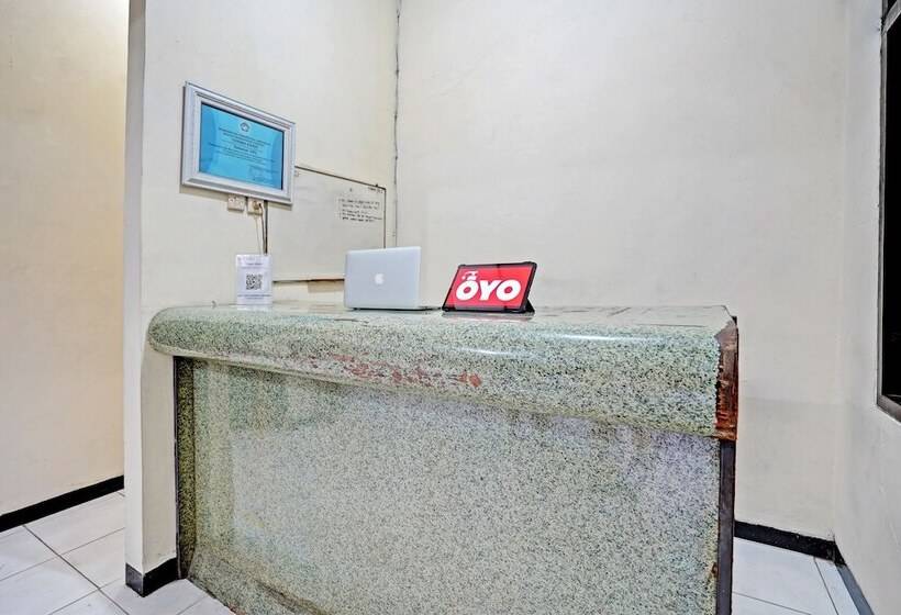 호텔 Oyo 91198  Mahkota 2 Lamongan