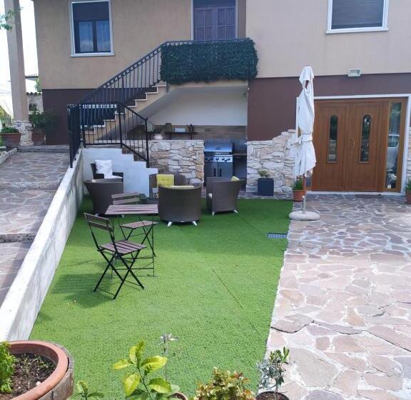 پانسیون Villa Rita