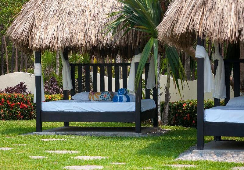 Artisan Family Hotels And Resort Collection Playa Esmeralda