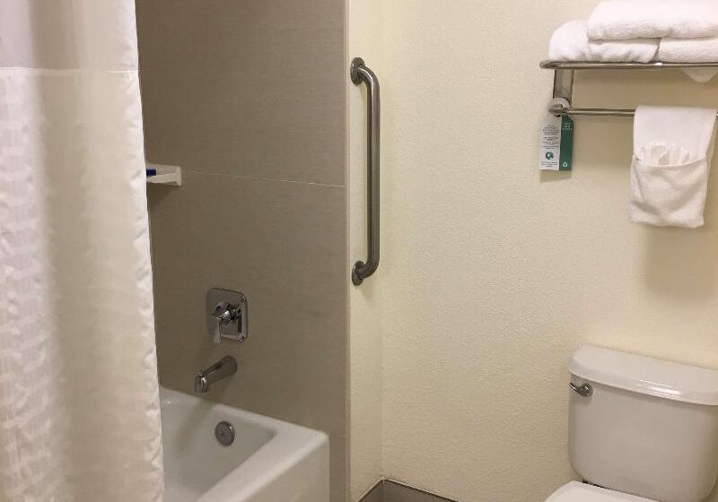 هتل Best Western Plus Moose Jaw