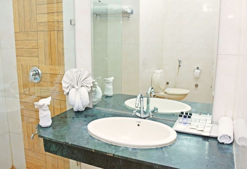 בית מלון כפרי Click Resort Corbett Tiger Den