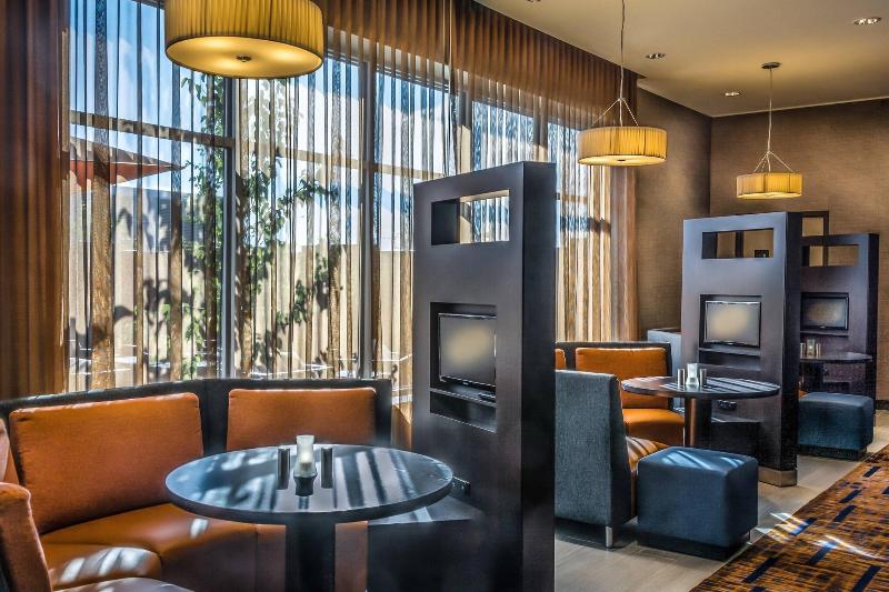 בית מלון כפרי Courtyard By Marriott Winnipeg Airport
