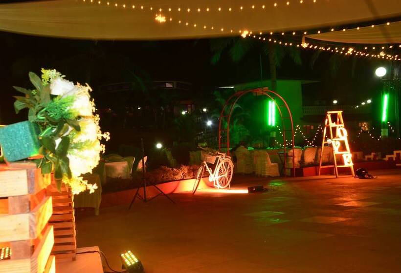 هتل Indismart Woodbourne Resort