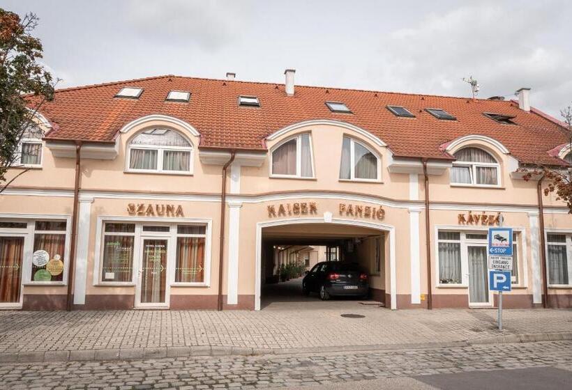 هتل Kaiser Panzió