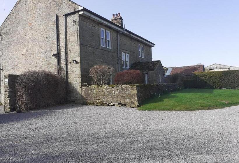 هتل Lily Hill Farm