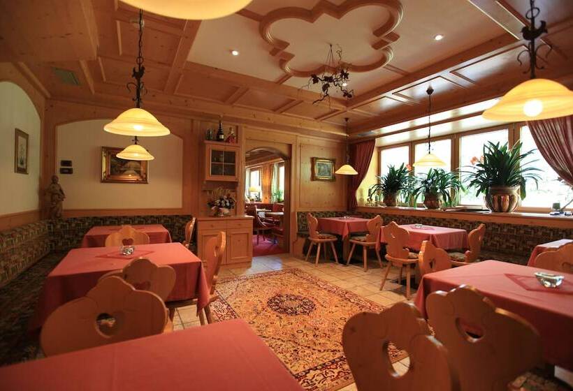 هتل روستایی Cesa Tyrol