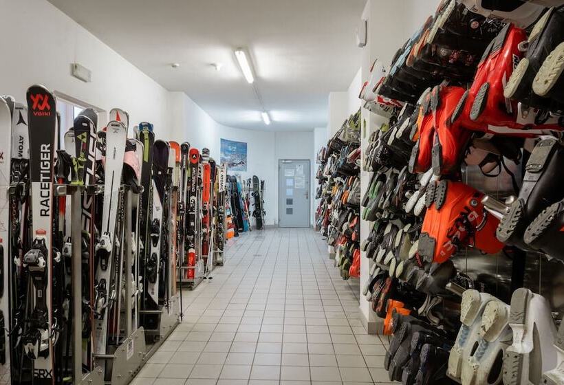 هتل روستایی Cesa Tyrol