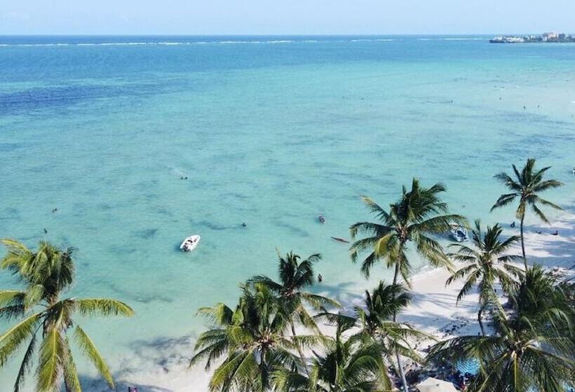Sai Rock Beach Hotel & Spa