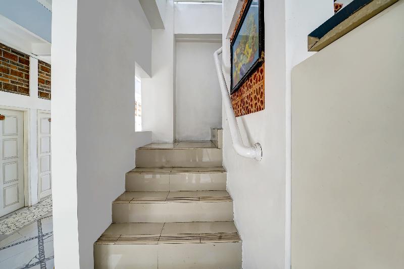 هتل Oyo 91173 Guesthouse King Puntodewo