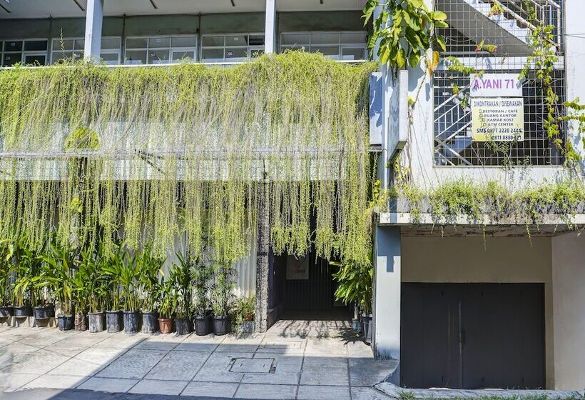 هتل Spot On 91205 Rindang Guesthouse Syariah