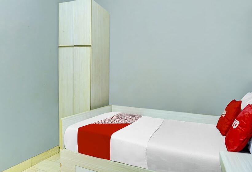 هتل Spot On 91205 Rindang Guesthouse Syariah