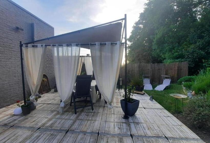 تختخواب و صبحانه La Maison De Marie