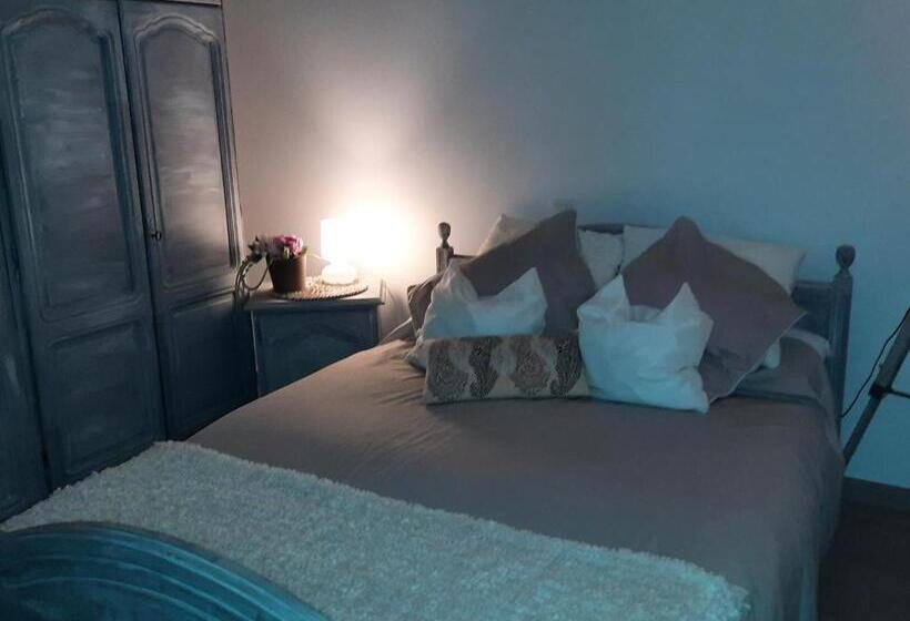 تختخواب و صبحانه La Maison De Marie