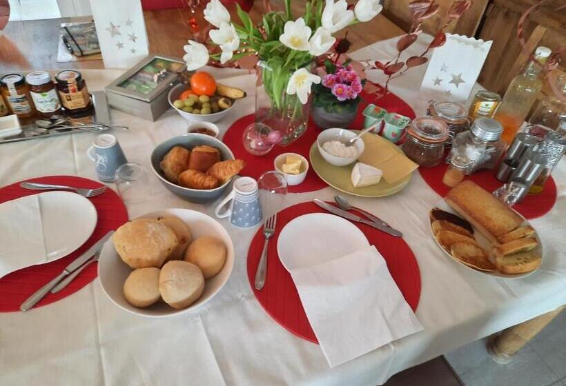 تختخواب و صبحانه La Maison De Marie