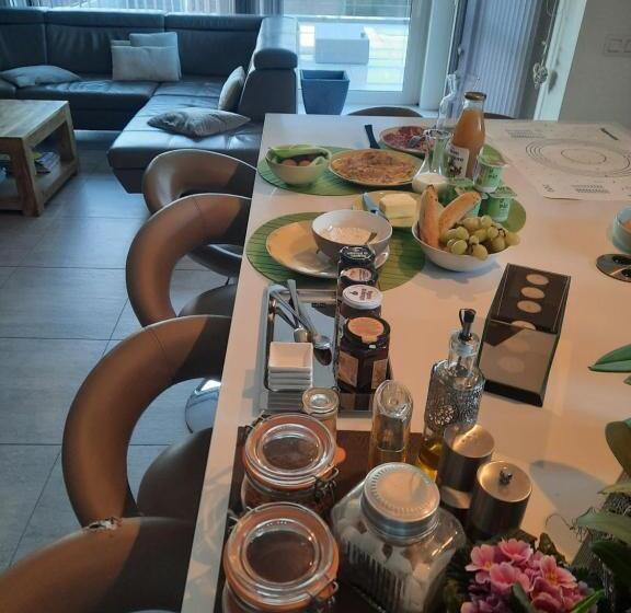 تختخواب و صبحانه La Maison De Marie