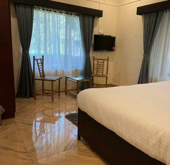 هتل Aura Villa
