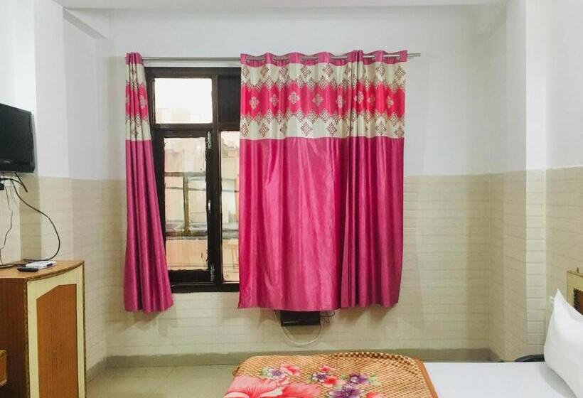 پانسیون Trimrooms Shree Mata Palace, Katra Bus Stand