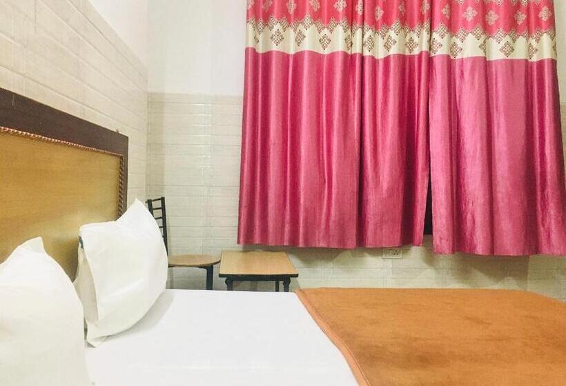 پانسیون Trimrooms Shree Mata Palace, Katra Bus Stand