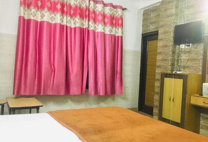 پانسیون Trimrooms Shree Mata Palace, Katra Bus Stand