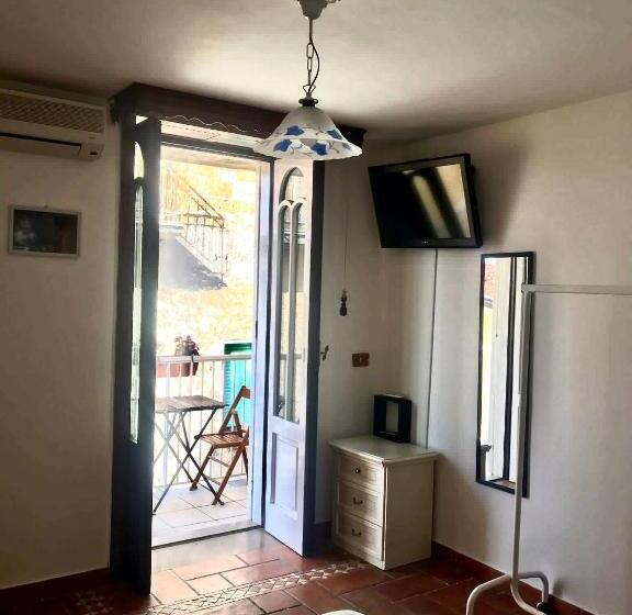 住宿加早餐  Castellabatecoast