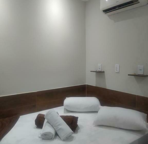 پانسیون Pousada Quarto Casal Com Ar,frigobar, Garagem