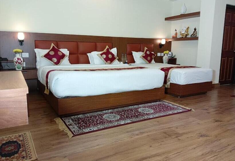 هتل Zingkham Residency