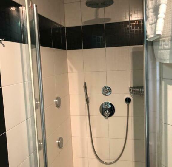 ホテル Garni Rabennest