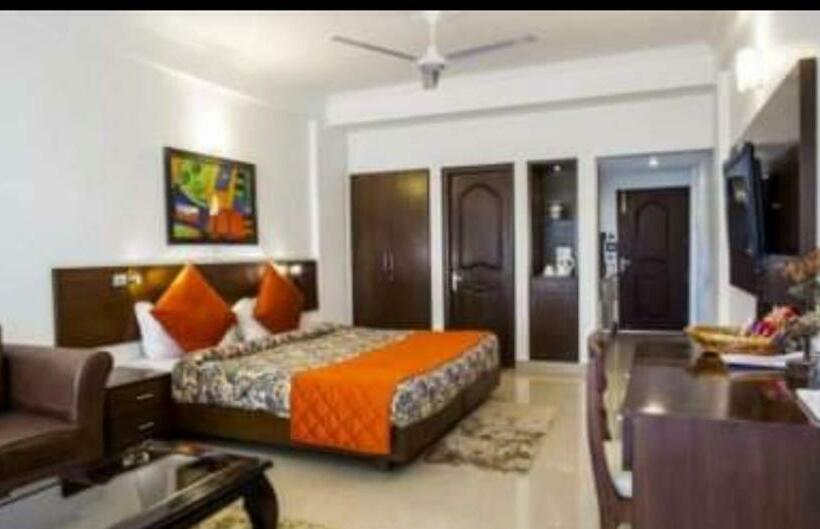 فندق Misty Meadows Resorts