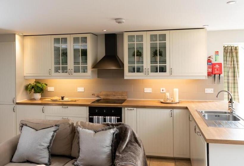 فندق Nether Glenny Farm