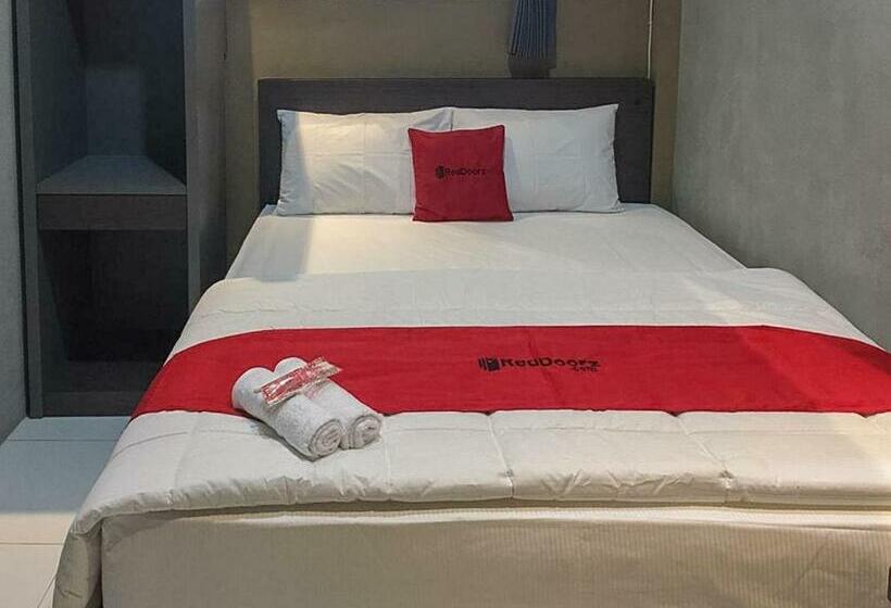 هتل Reddoorz Near Wisata Paribendo Lawang