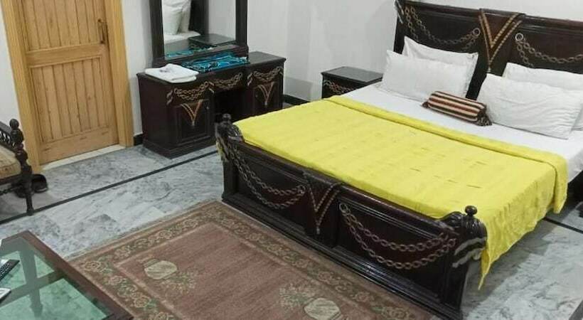 هتل Luxury Palace Peshawar
