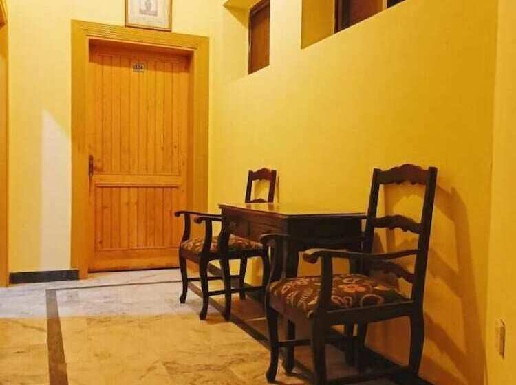 هتل Luxury Palace Peshawar