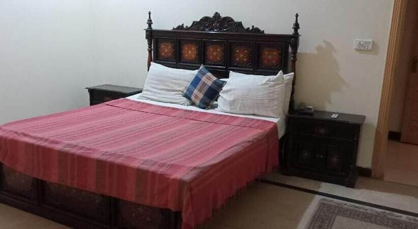 هتل Luxury Palace Peshawar