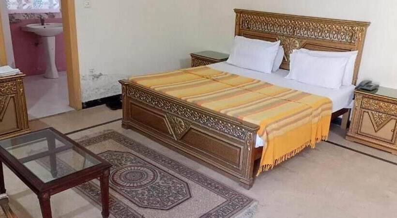 هتل Luxury Palace Peshawar