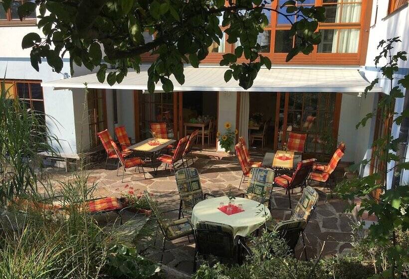 تختخواب و صبحانه Gästehaus Schmid