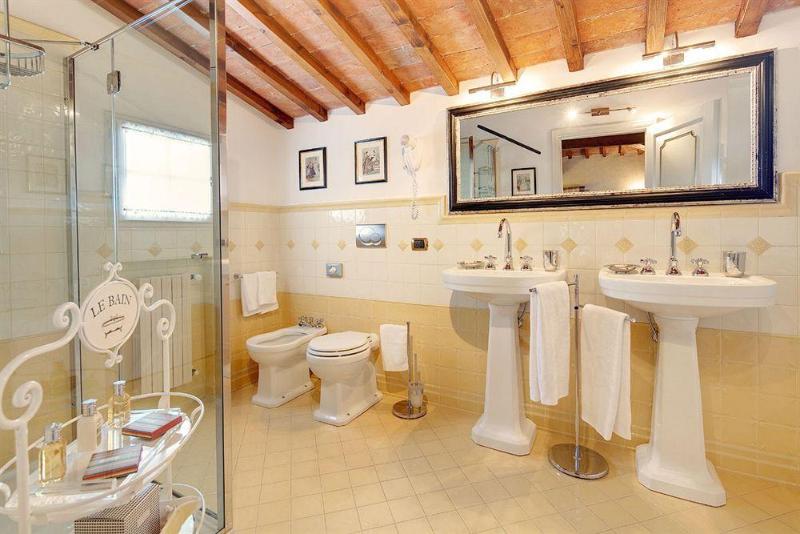 تختخواب و صبحانه Villa Il Sasso  Dimora D Epoca