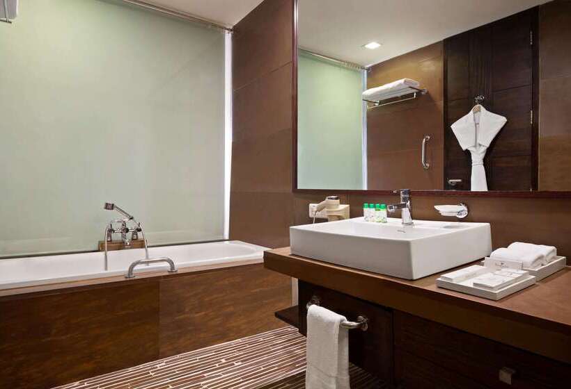 مسافرخانه Ramada Ajmer