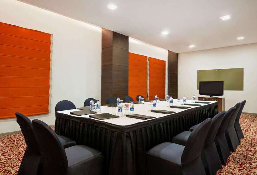 مسافرخانه Ramada Ajmer